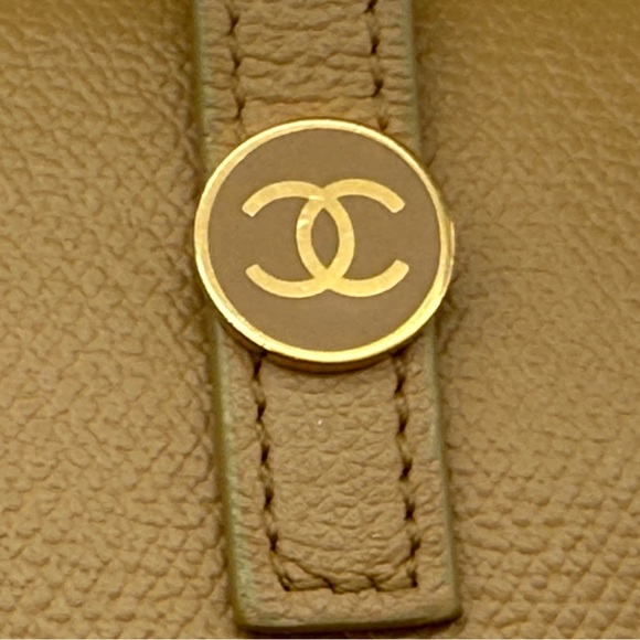 CHANEL Coco Button bi-fold long wallet - Picture 3 of 16